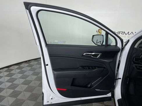 Used 2025 Kia Sportage EX image 32