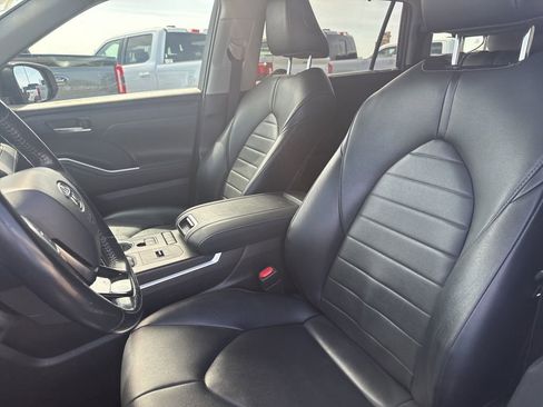 Used 2021 Toyota Highlander XLE image 8
