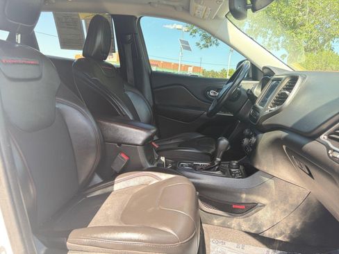 Used 2019 Jeep Cherokee Trailhawk w/ Comfort/Convenience Group AWD/4WD image 27
