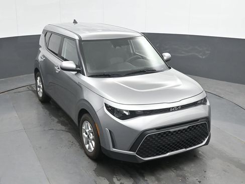 Used 2025 Kia Soul LX w/ LX Technology Package FWD image 32