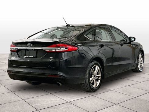 Used 2018 Ford Fusion SE w/ Fusion SE Technology Package FWD image 11