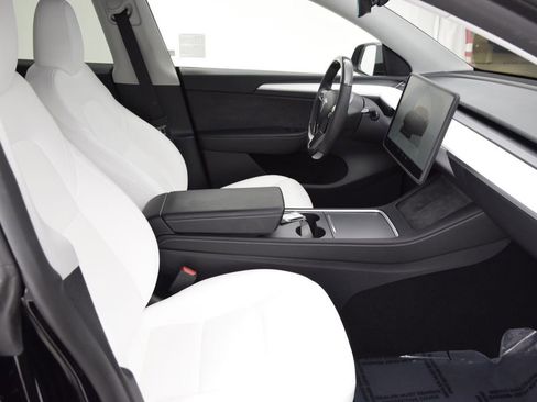 Used 2024 Tesla Model Y Long Range image 16