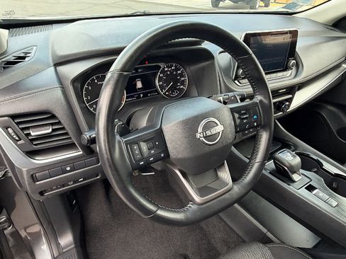 Used 2025 Nissan Rogue SV AWD/4WD image 10