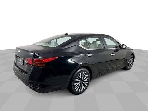 Used 2025 Nissan Altima 2.5 SV FWD image 8