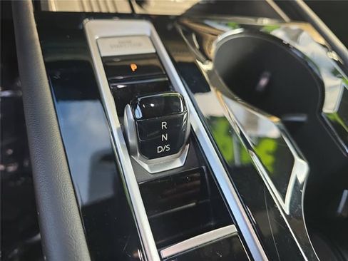 Used 2026 Volkswagen Atlas Cross Sport SE FWD image 21