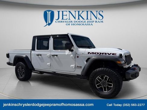 Used 2025 Jeep Gladiator Mojave w/ Convenience Group AWD/4WD image 1