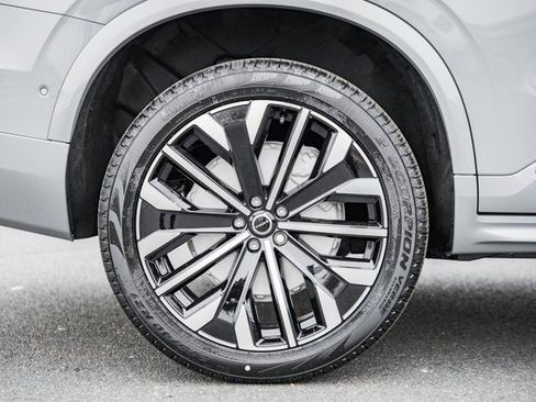 New 2026 Volvo XC90 B6 Plus w/ Protection Package Premier image 17