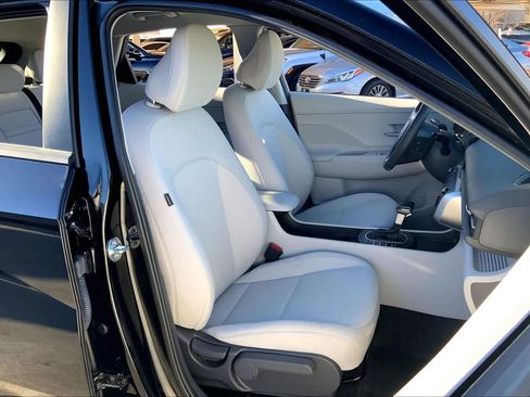 Certified 2025 Hyundai Kona SEL image 8