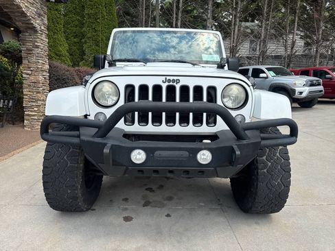 Used 2014 Jeep Wrangler Unlimited Sahara AWD/4WD image 9