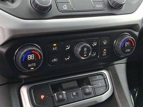 Used 2022 GMC Acadia SLE w/ Driver Convenience Package image 17