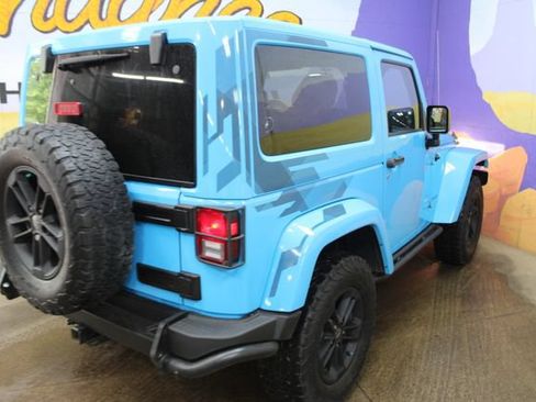 Used 2017 Jeep Wrangler Sahara AWD/4WD image 8