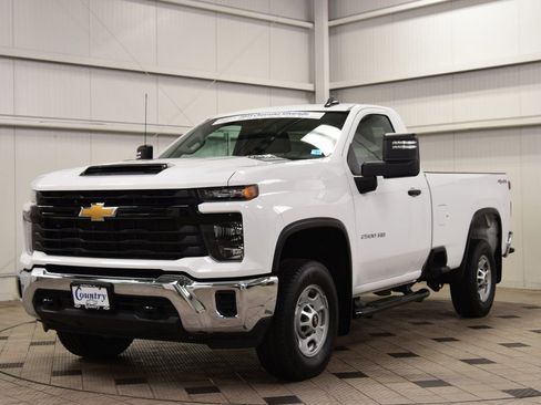 Used 2025 Chevrolet Silverado 2500 W/T w/ WT Convenience Package image 3