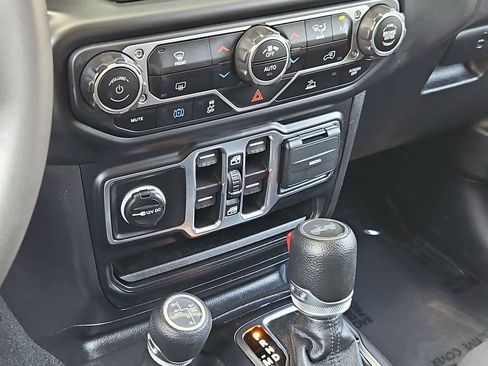 Used 2023 Jeep Wrangler Unlimited w/ Convenience Group AWD/4WD image 33