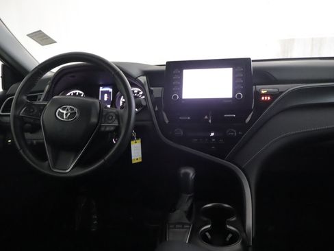 Used 2024 Toyota Camry SE FWD image 2
