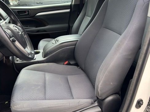 Used 2016 Toyota Highlander LE w/ Preferred Accessory Package FWD image 35