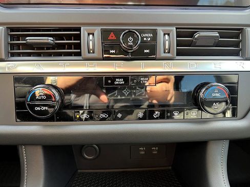 New 2026 Nissan Pathfinder S image 19