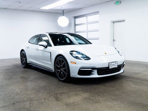 Used 2020 Porsche Panamera 4 image 26