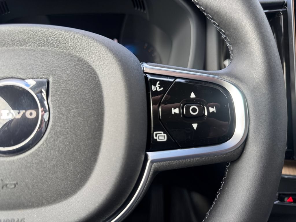 New 2027 Volvo XC60 B5 Plus AWD/4WD image 15