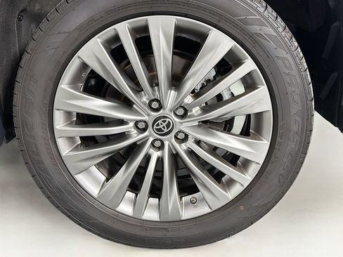 Certified 2021 Toyota Highlander Platinum FWD image 32