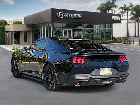 Used 2025 Ford Mustang Coupe image 5