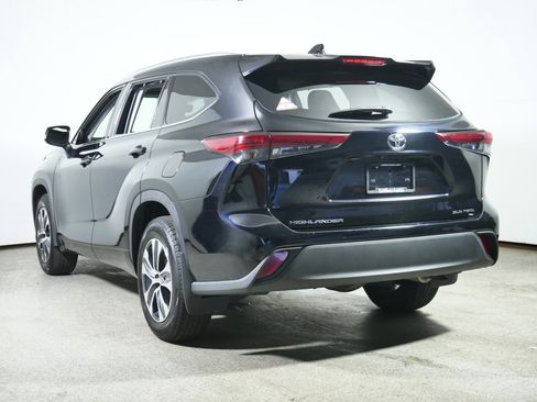 Used 2021 Toyota Highlander XLE image 5