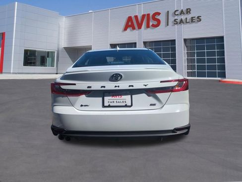 Used 2025 Toyota Camry SE FWD image 7