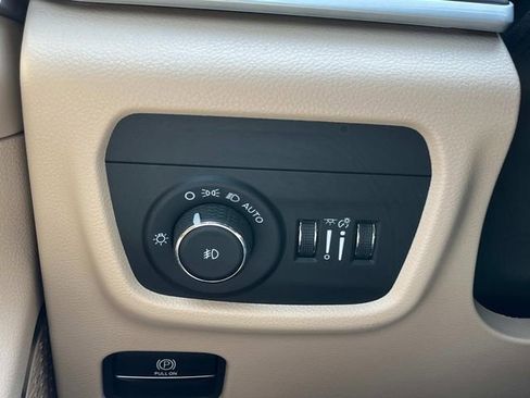 New 2025 Jeep Grand Cherokee Limited w/ Luxury Tech Group II AWD/4WD image 17