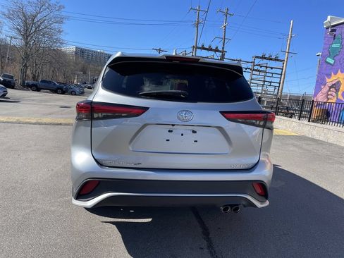 Used 2022 Toyota Highlander XSE AWD/4WD image 4