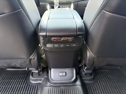 Used 2023 Toyota Highlander XSE AWD/4WD image 22