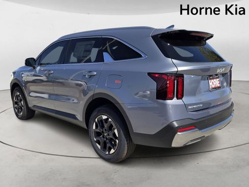 New 2025 Kia Sorento S image 5