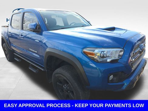 Used 2017 Toyota Tacoma TRD Off-Road w/ Tow Package (A/T) image 7