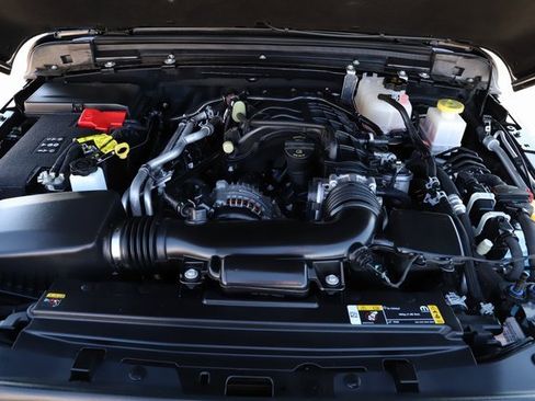 Used 2023 Jeep Gladiator Sport image 10