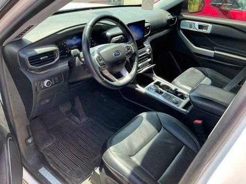 Used 2022 Ford Explorer Limited w/ Equipment Group 301A AWD/4WD image 19