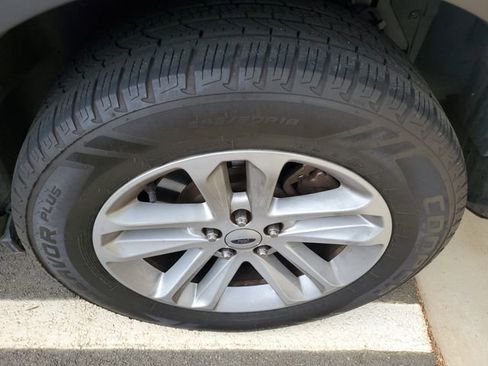 Used 2017 Ford Explorer XLT image 7