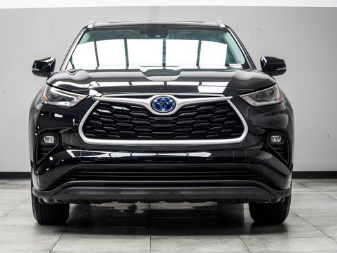 Used 2021 Toyota Highlander XLE FWD image 9