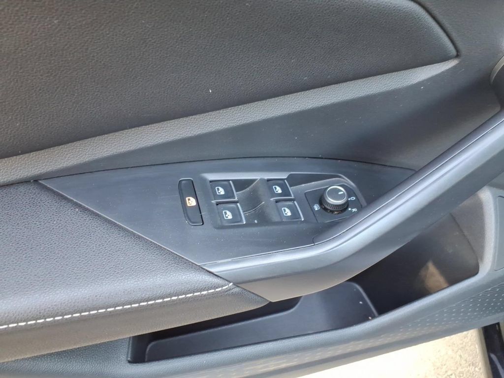 Used 2024 Volkswagen Jetta SE FWD image 21