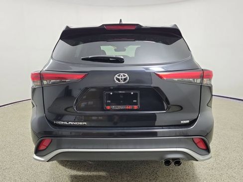 Used 2022 Toyota Highlander XSE FWD image 6