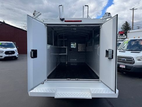 Used 2017 Chevrolet Express 3500 RWD image 3