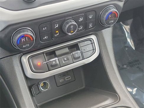 Certified 2023 GMC Acadia SLT image 20