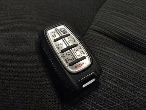 Used 2024 Chrysler Pacifica Touring FWD image 32