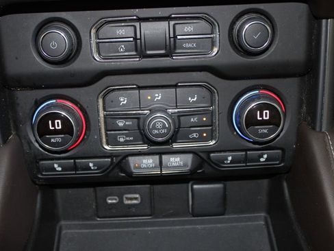 Used 2022 Chevrolet Tahoe LT w/ Luxury Package RWD image 40