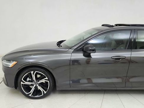 Used 2024 Volvo S60 B5 Plus w/ Climate Package image 4