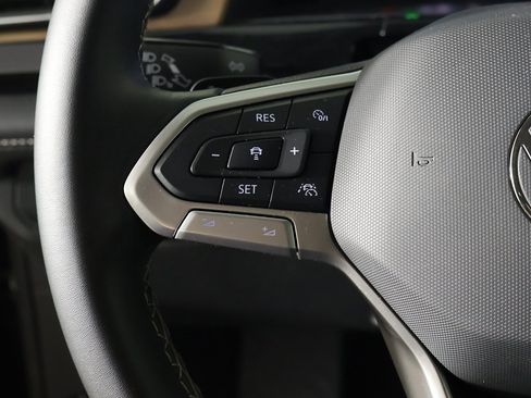 Used 2025 Volkswagen Atlas SE image 42