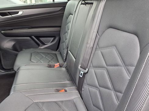 Used 2025 Volkswagen Atlas Cross Sport SE image 7