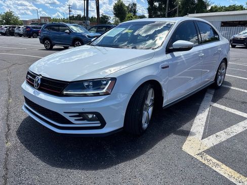 Used 2017 Volkswagen Jetta GLI FWD image 3