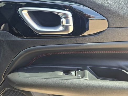 Used 2025 Jeep Compass Trailhawk image 18