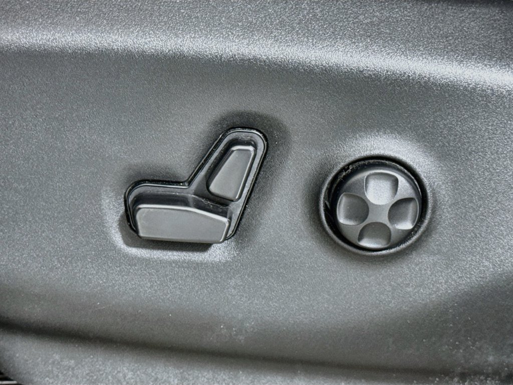 Used 2024 Chrysler Pacifica Touring-L FWD image 14