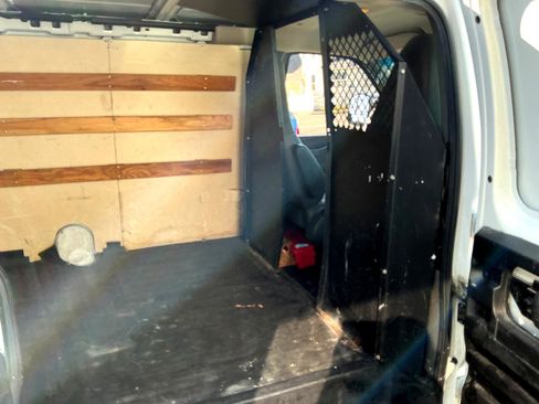 Used 2017 GMC Savana 2500 Extended image 17