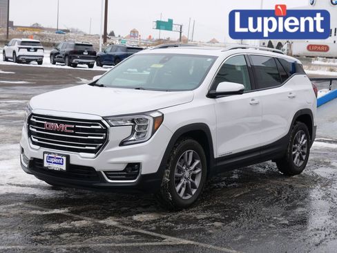 Used 2024 GMC Terrain SLT w/ Infotainment Package II image 9