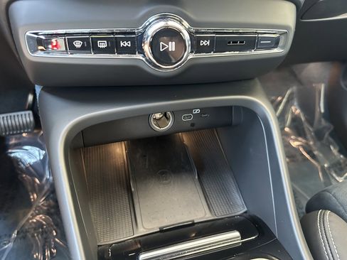 Used 2023 Volvo C40 P8 Recharge Ultimate image 23